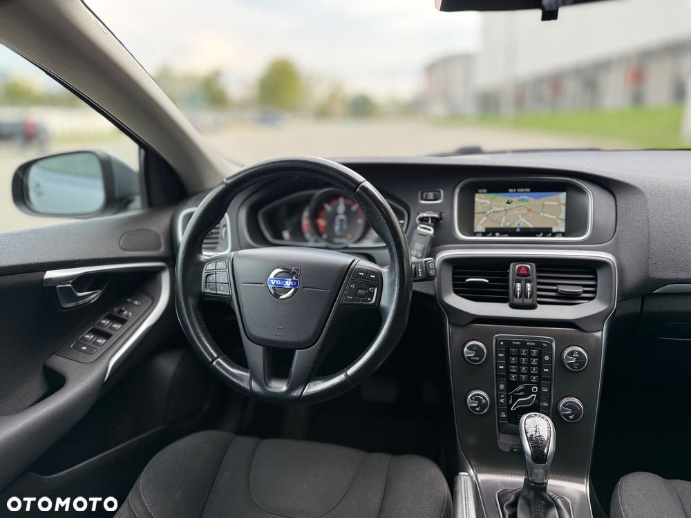 Volvo V40 D4 Geartronic Momentum - 22