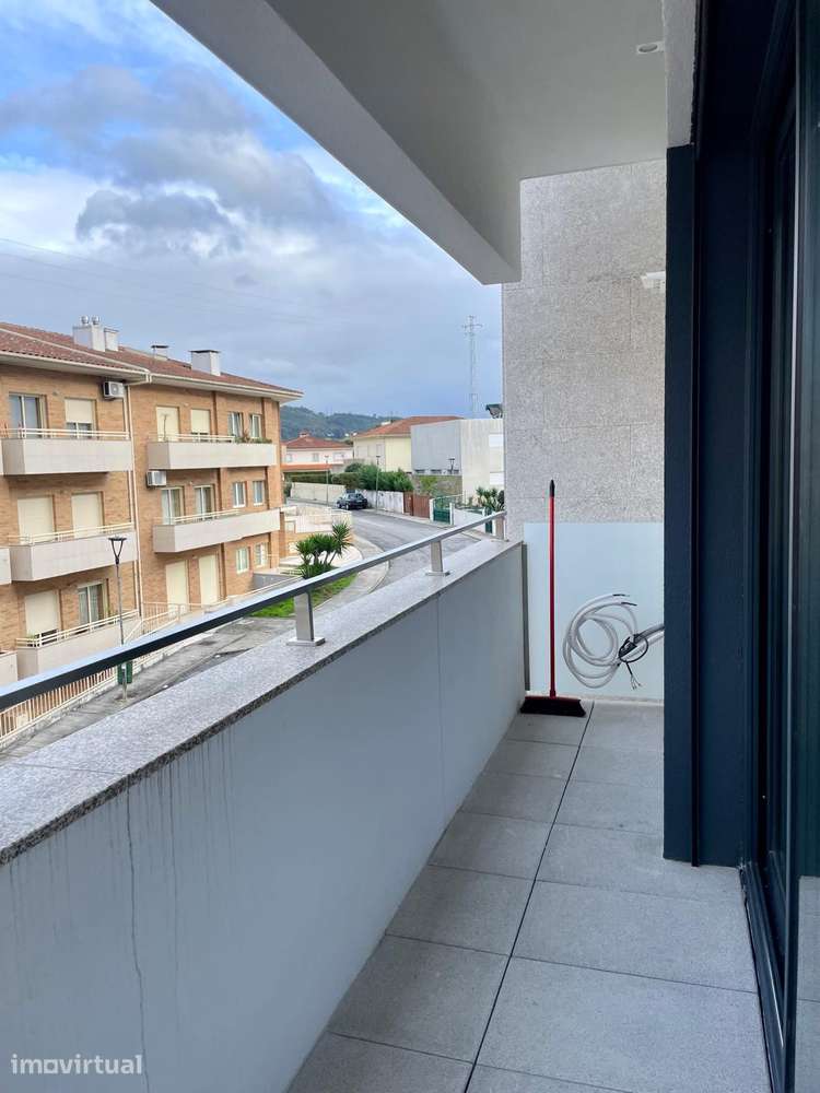 Apartamento T2 com varanda e garagem em Guimarães - Grande imagem: 3/12