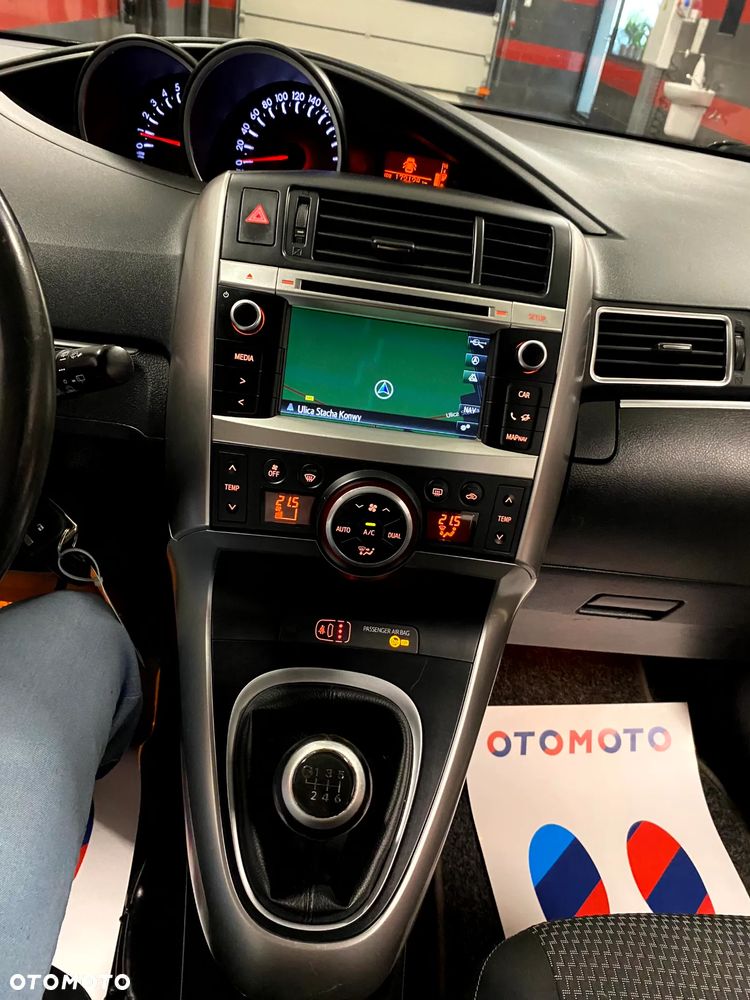 Toyota Verso 1.8 Premium - 17