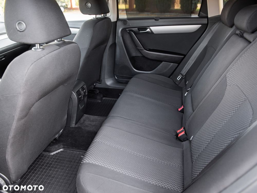 Volkswagen Passat - 24
