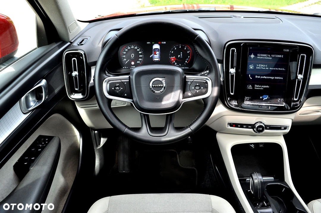 Volvo XC 40 T3 Geartronic Momentum Pro - 20