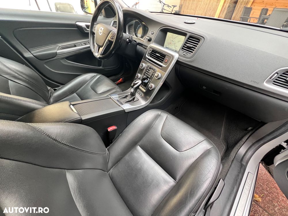 Volvo V60 D6 Plug-In-Hybrid AWD Geartronic Momentum - 10