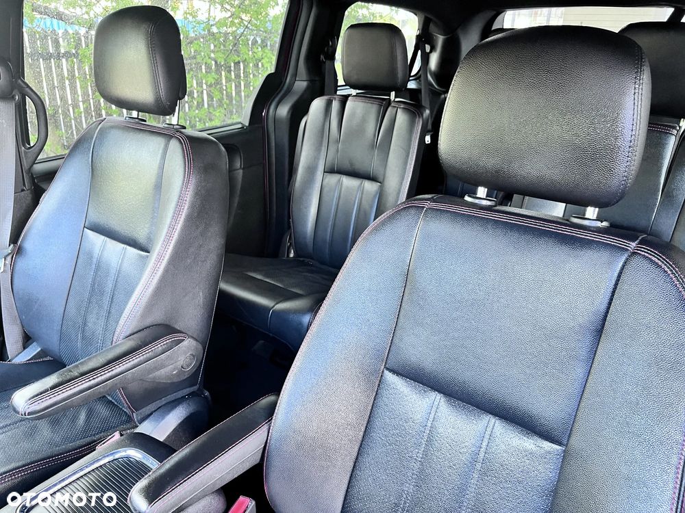 Dodge Grand Caravan - 14