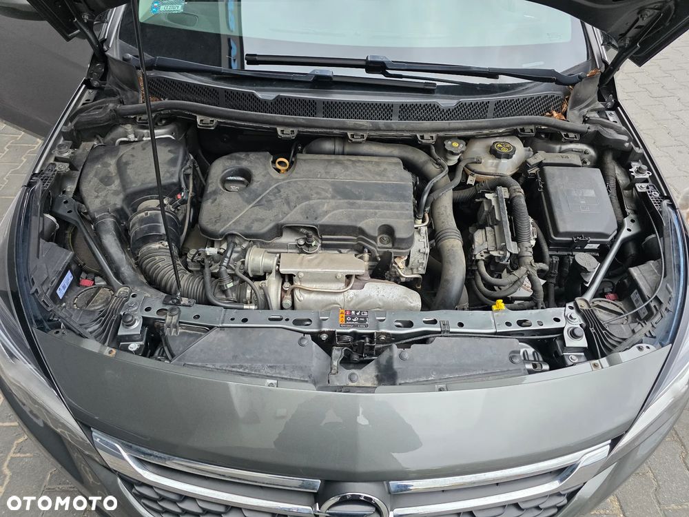 Opel Astra 1.4 T Dynamic S&S - 10