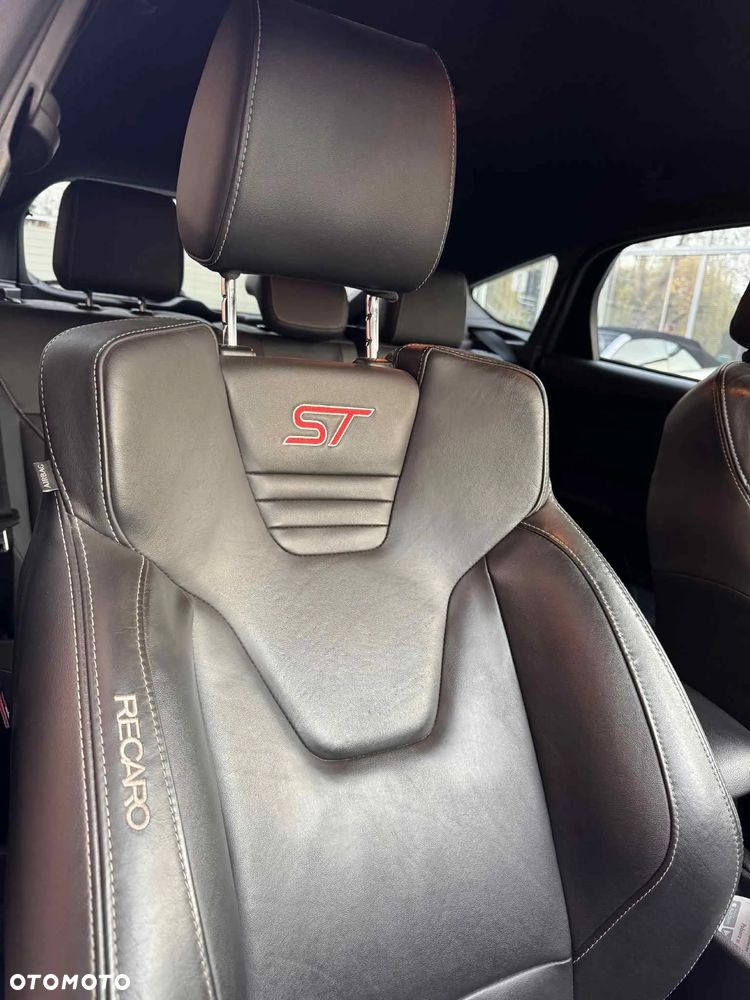 Ford Focus 2.0 EcoBoost ST - 13