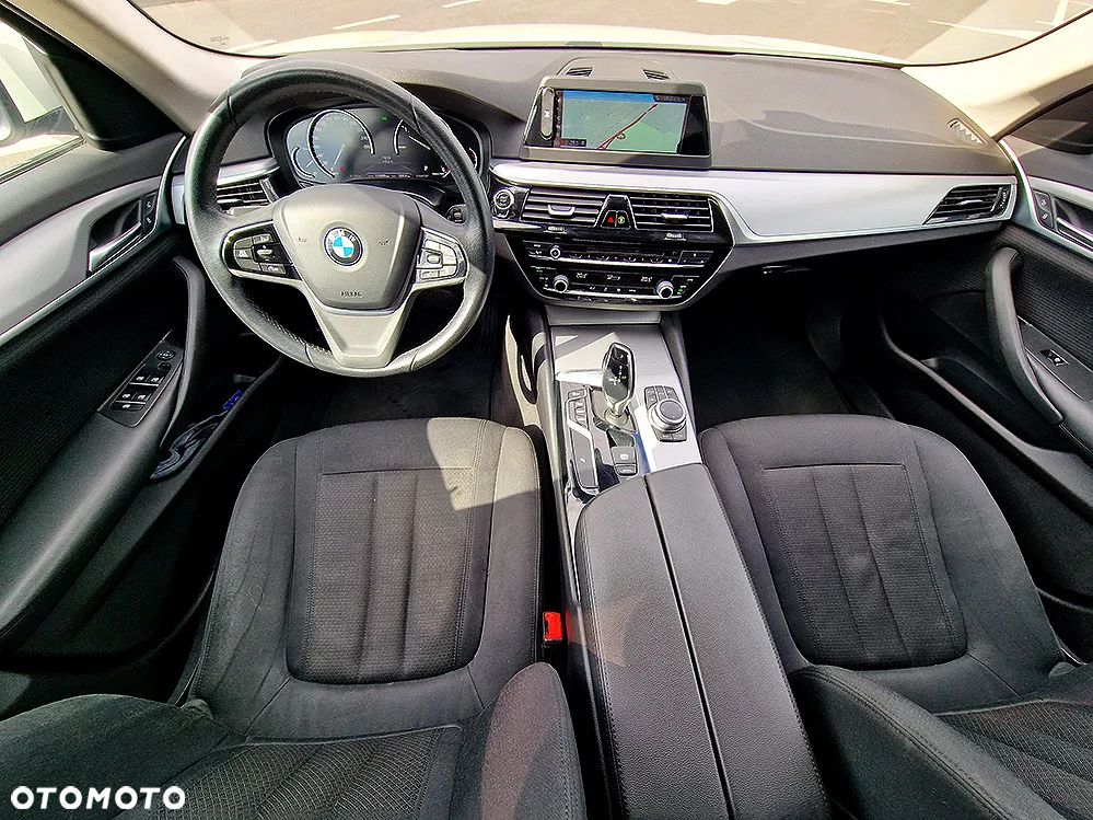 BMW Seria 5 518d Business Edition - 29