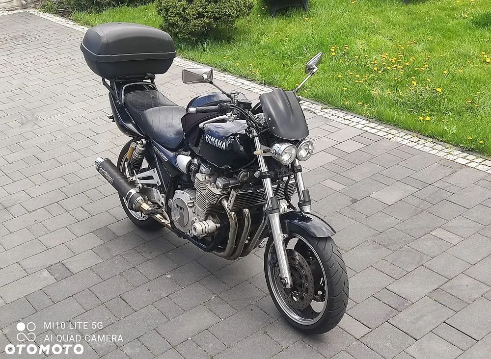 Yamaha XJR - 10