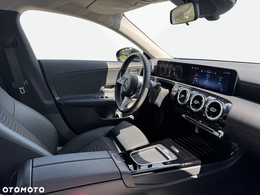Mercedes-Benz CLA - 13