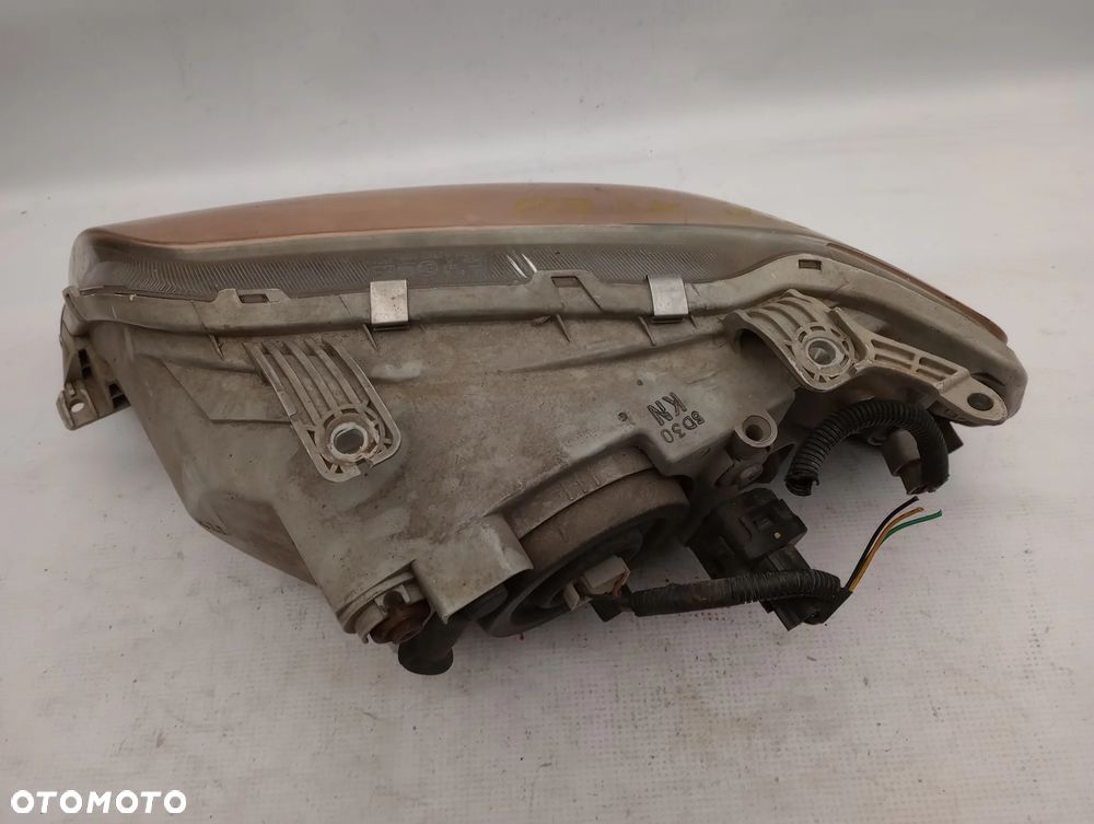 Chevrolet Aveo T200 Lampa Prawy Przód - 3
