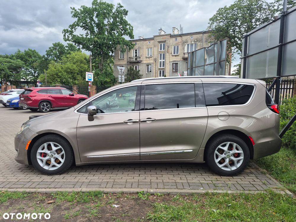 Chrysler Pacifica - 7