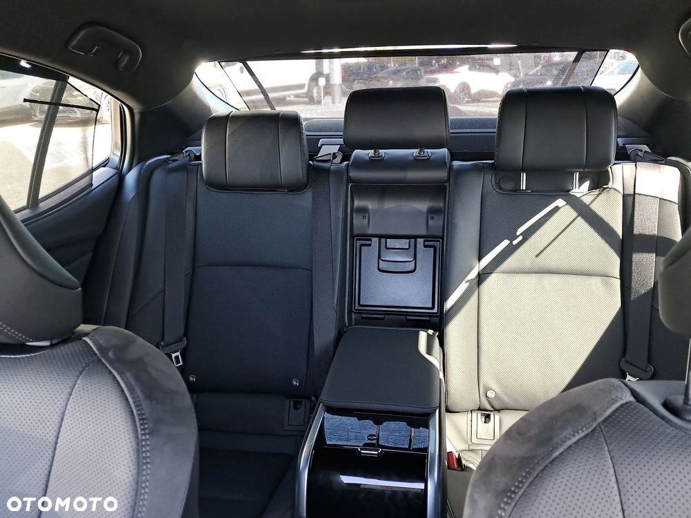 Toyota Camry 2.5 Hybrid Dynamic Force Executive e-CVT - 24