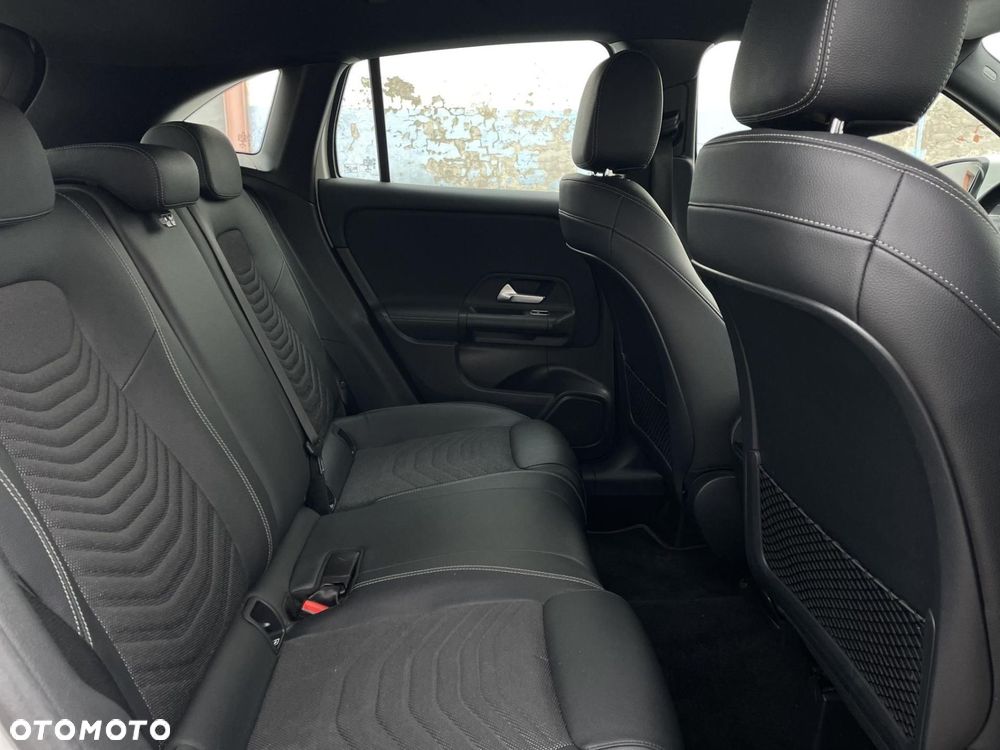 Mercedes-Benz GLA - 25