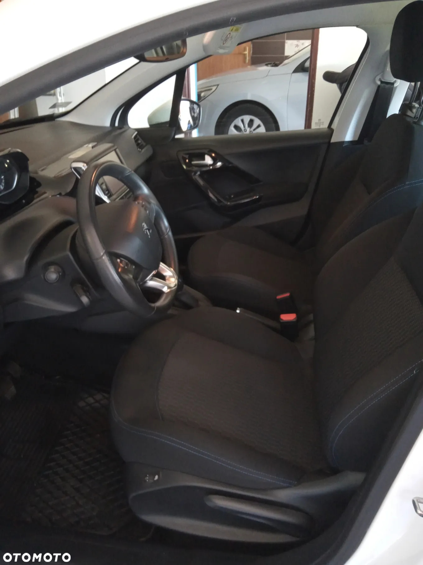 Peugeot 208 1.2 PureTech GPF Signature S&S - 14