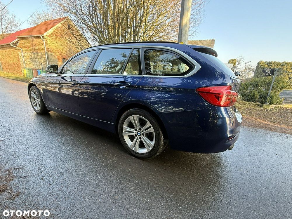 BMW Seria 3 320i Luxury Line - 23