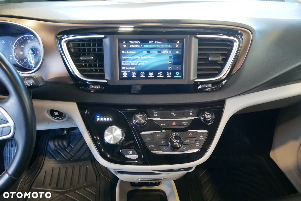 Chrysler Pacifica - 23
