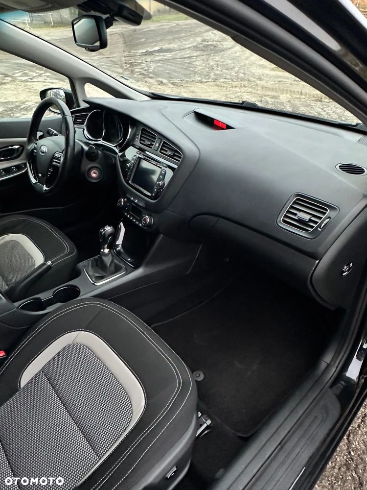 Kia Ceed - 10