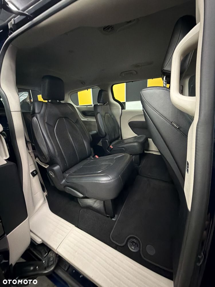 Chrysler Pacifica - 11