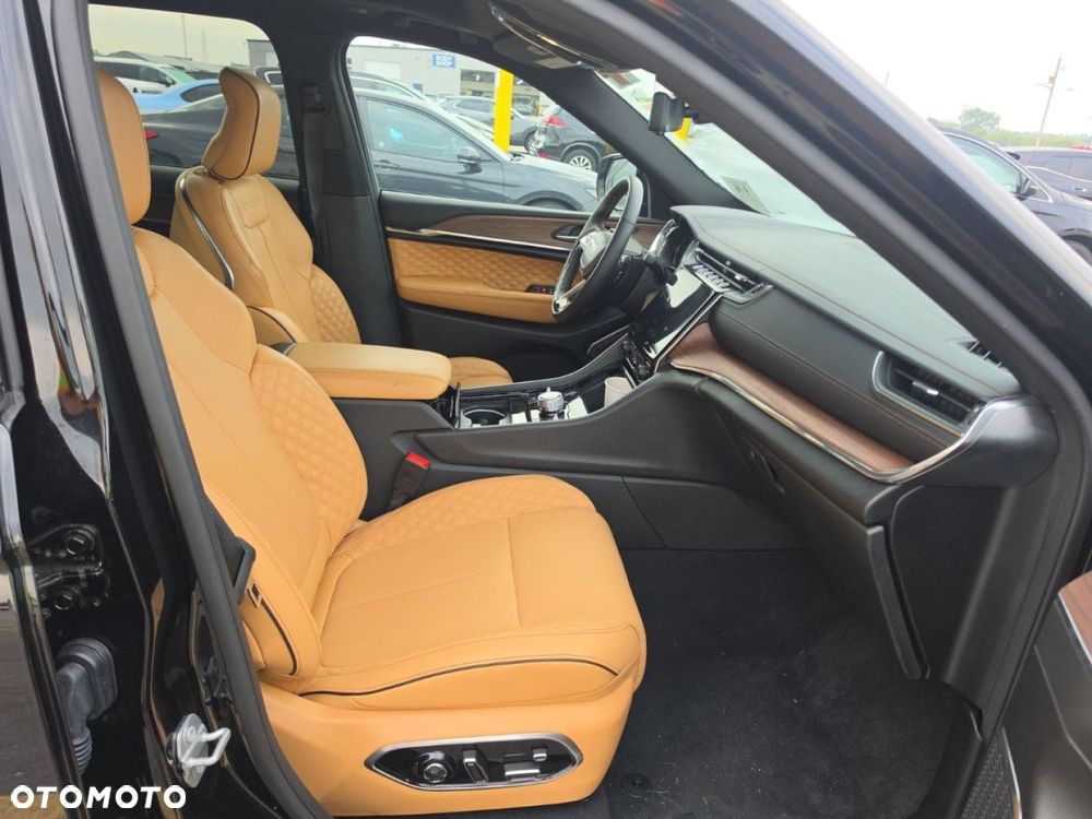 Jeep Grand Cherokee - 8