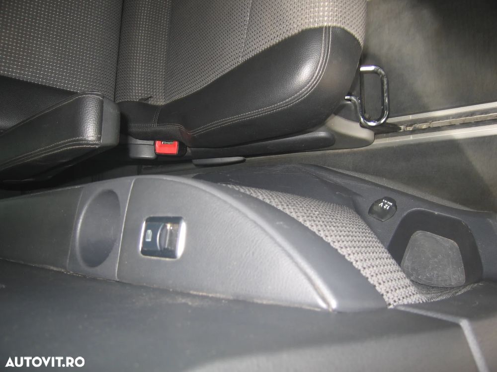 Mercedes-Benz VIANO  7 LOC, AUTOMATA , AC FAȚĂ SPATE, EURO V. MOTOR 3 L. - 32