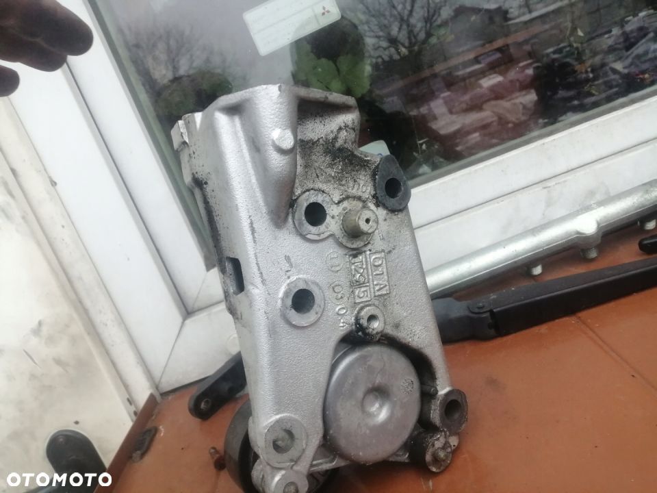SILNIK 2.0 16V RFN EW10j łapa silnika prawa