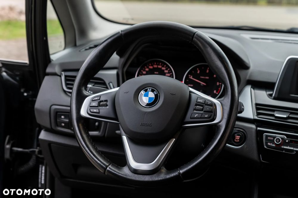 BMW Seria 2 218d - 22