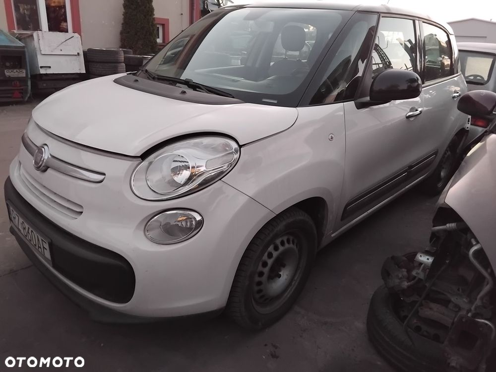Fiat 500 L z silnikiem 1,3 diesel M-JTD z oznaczeniem 199B4000 i skrzynią manualną 6 biegów lakier 934 A - 2