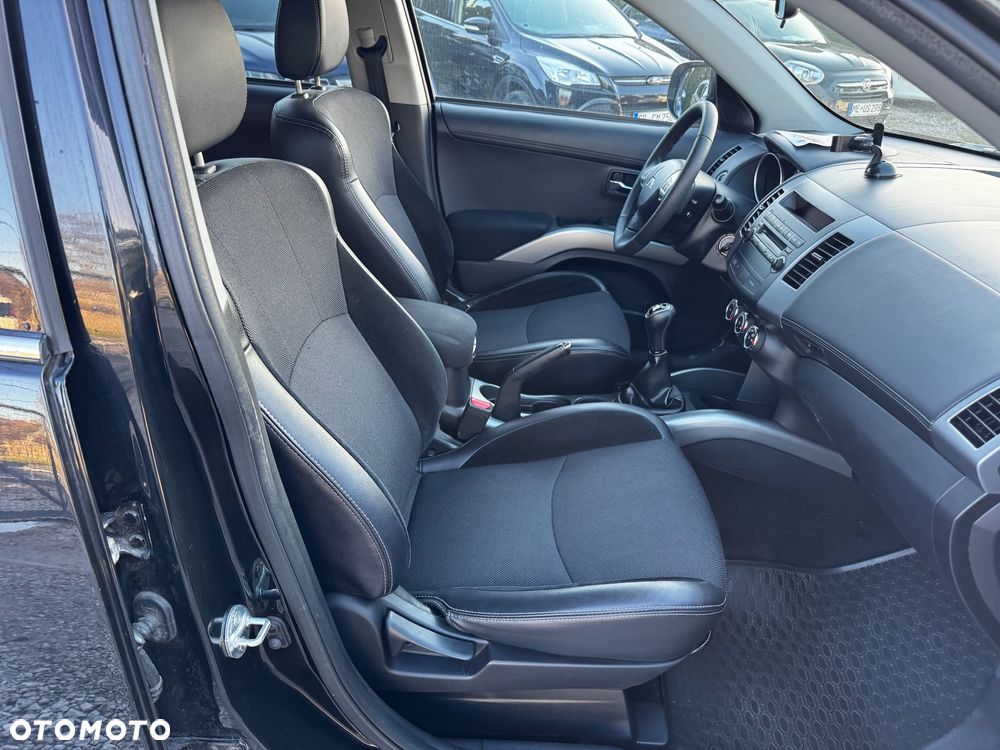 Mitsubishi Outlander 2.0 2WD Invite - 29