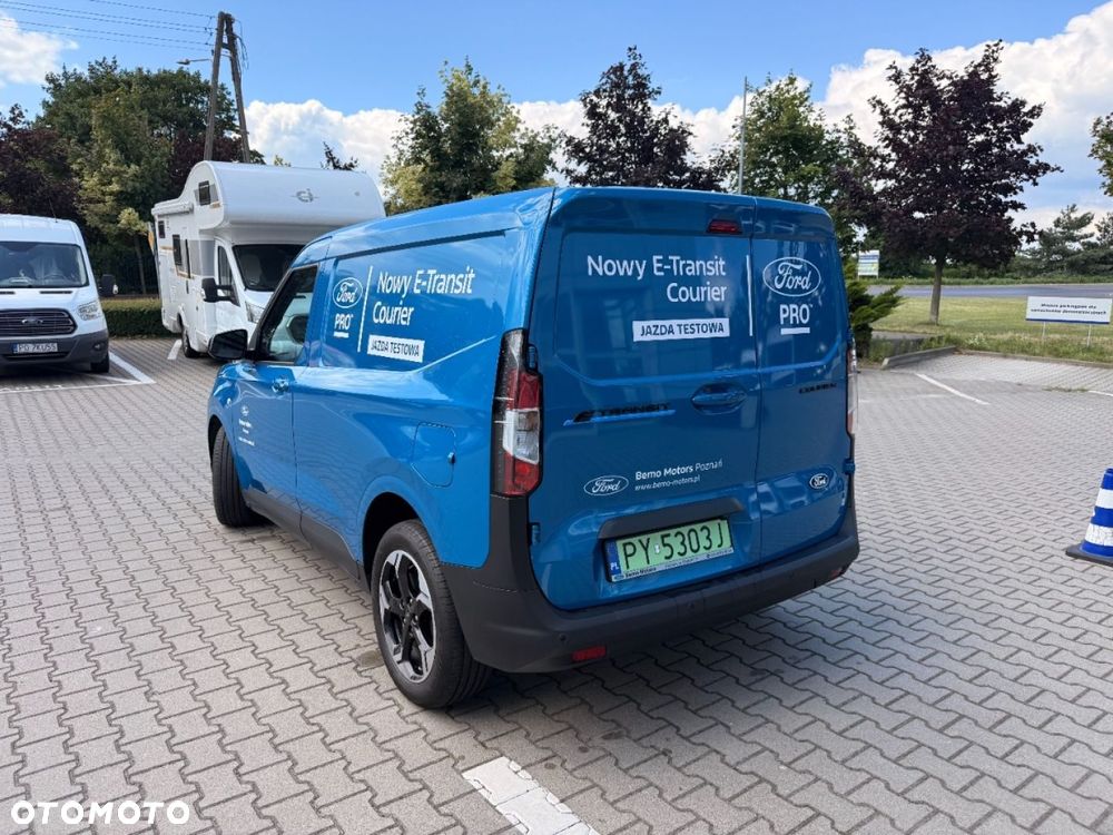Ford Transit Courier - 12