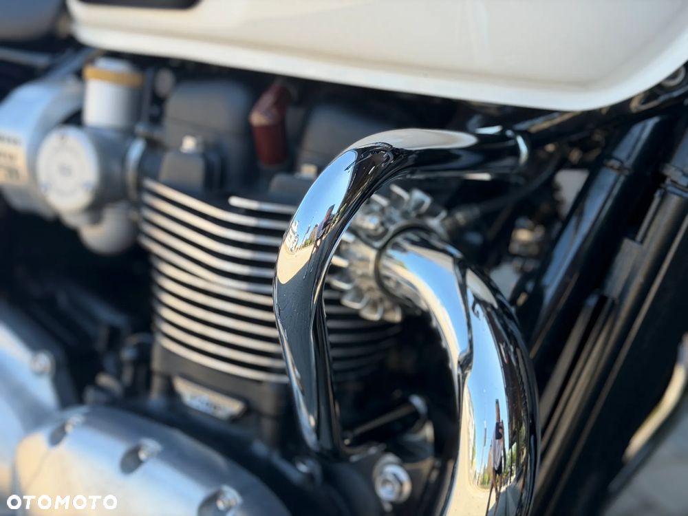 Triumph Bonneville - 10