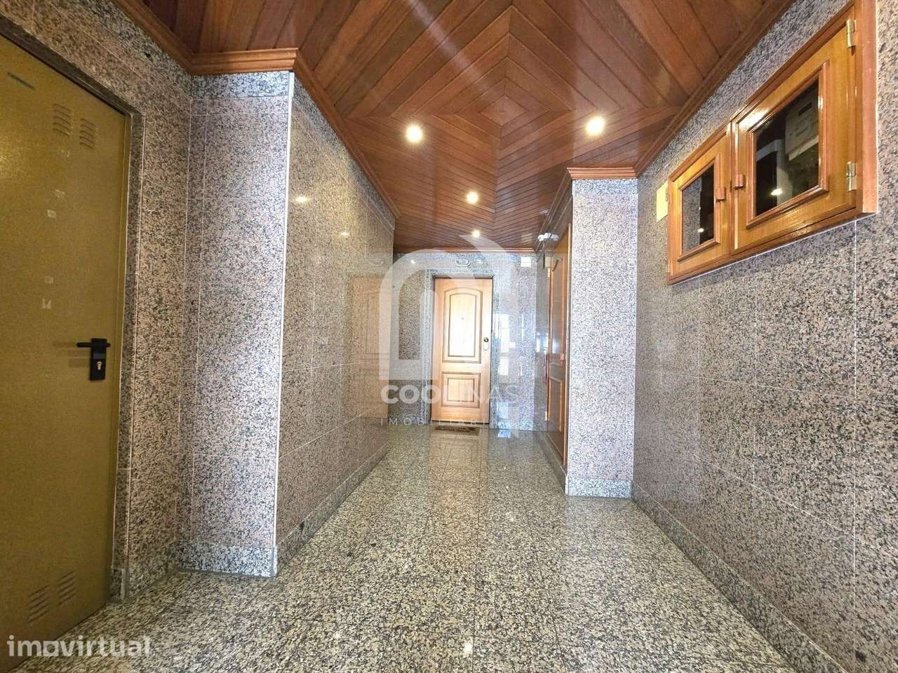 T2 com Suíte, Parqueamento/Arrecadação e Remodelação de Excelência | B - Grande imagem: 3/50
