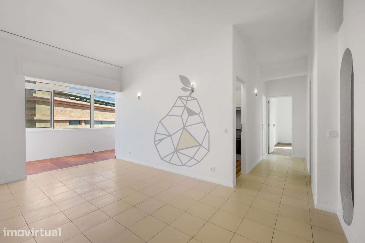 Fantástico apartamento T2+1 renovado, espaçoso e luminoso junto á Ribe - Grande imagem: 2/46