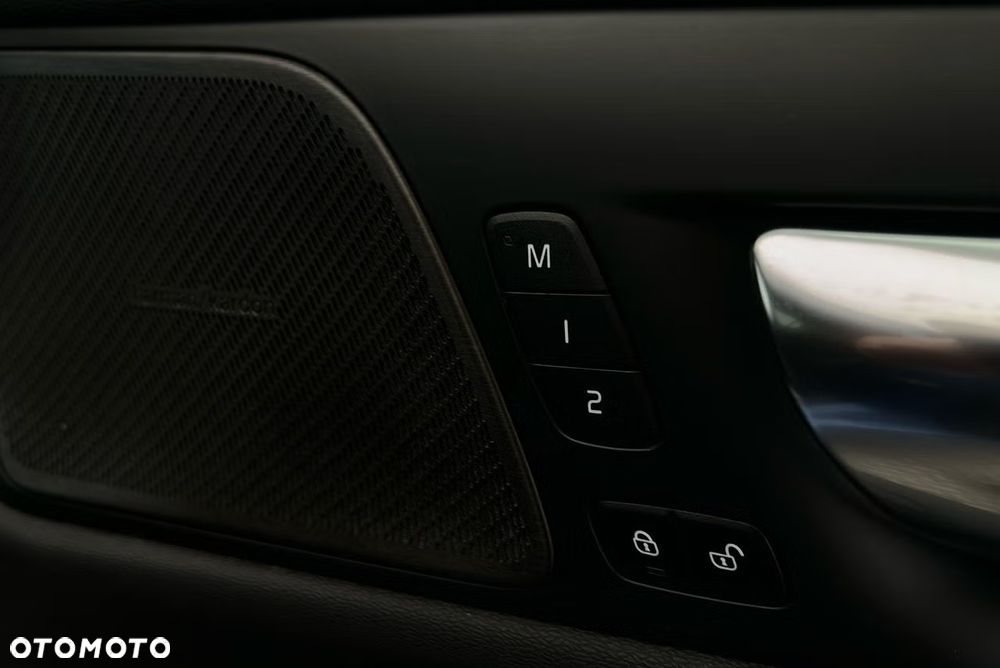 Volvo V60 B4 D R-Design - 11