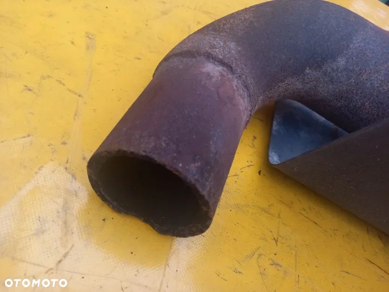 Kolanko tłumika Case MX100C - 3