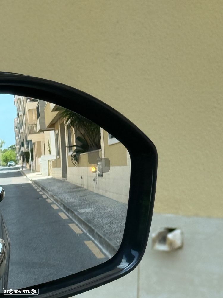 Land Rover Discovery Sport P300e - 27