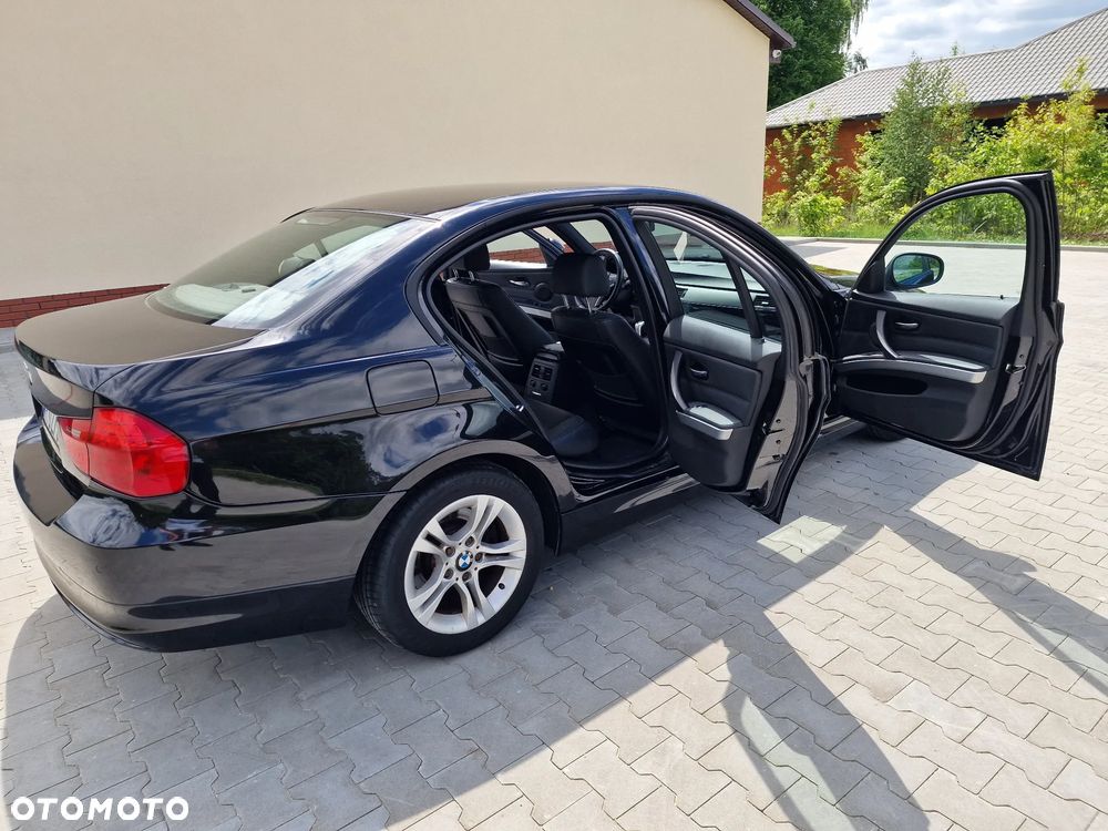 BMW Seria 3 320d xDrive - 16