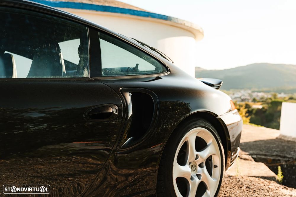 Porsche 911 (996) Turbo - 8