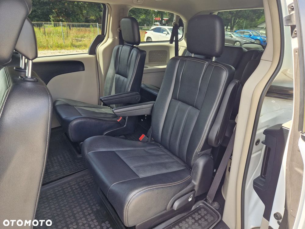 Chrysler Town & Country 3.6 Limited - 14