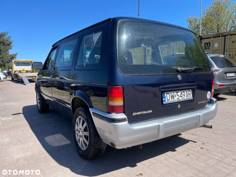 Chrysler Voyager 3.3 SE - 4