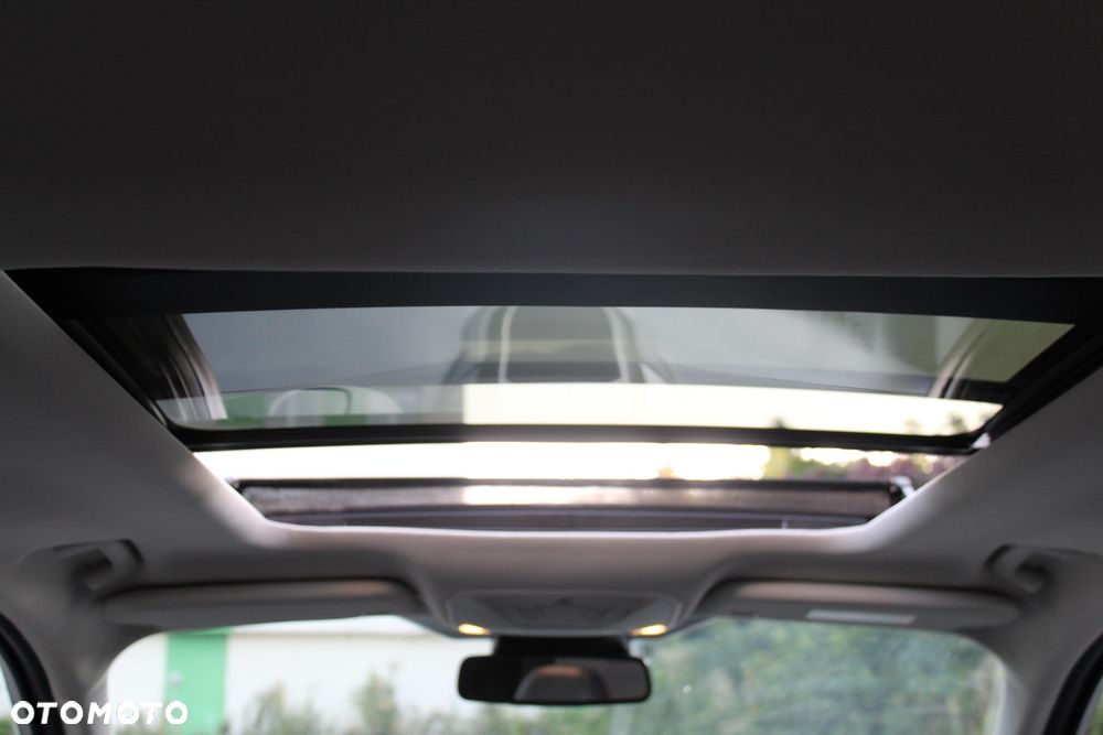 Ford Kuga 2.0 TDCi 2x4 Titanium - 32