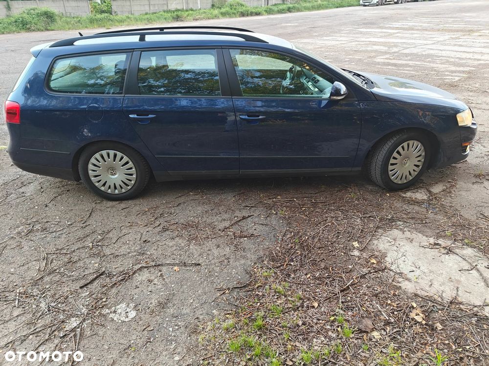 Volkswagen Passat 1.6 FSI Comfortline - 3