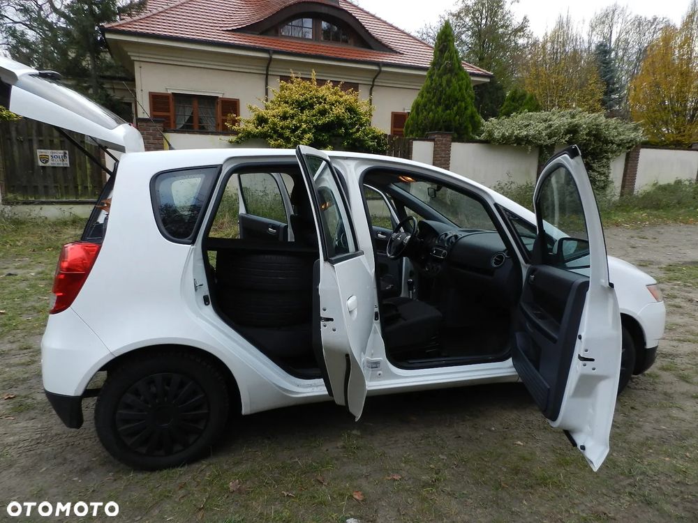 Mitsubishi Colt - 10