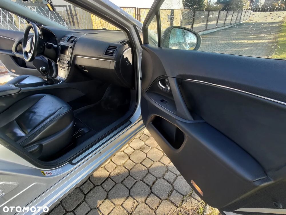 Toyota Avensis 2.0 D-4D Premium - 4