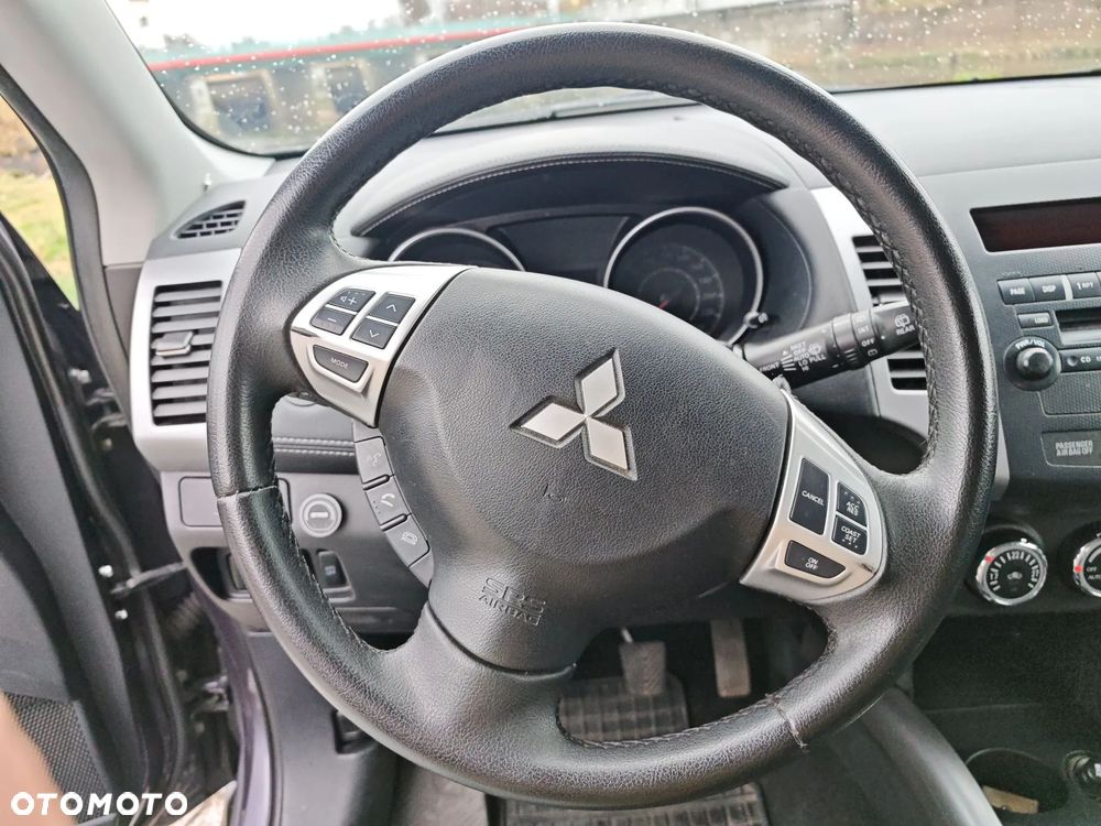 Mitsubishi Outlander 2.4 Intense + - 29