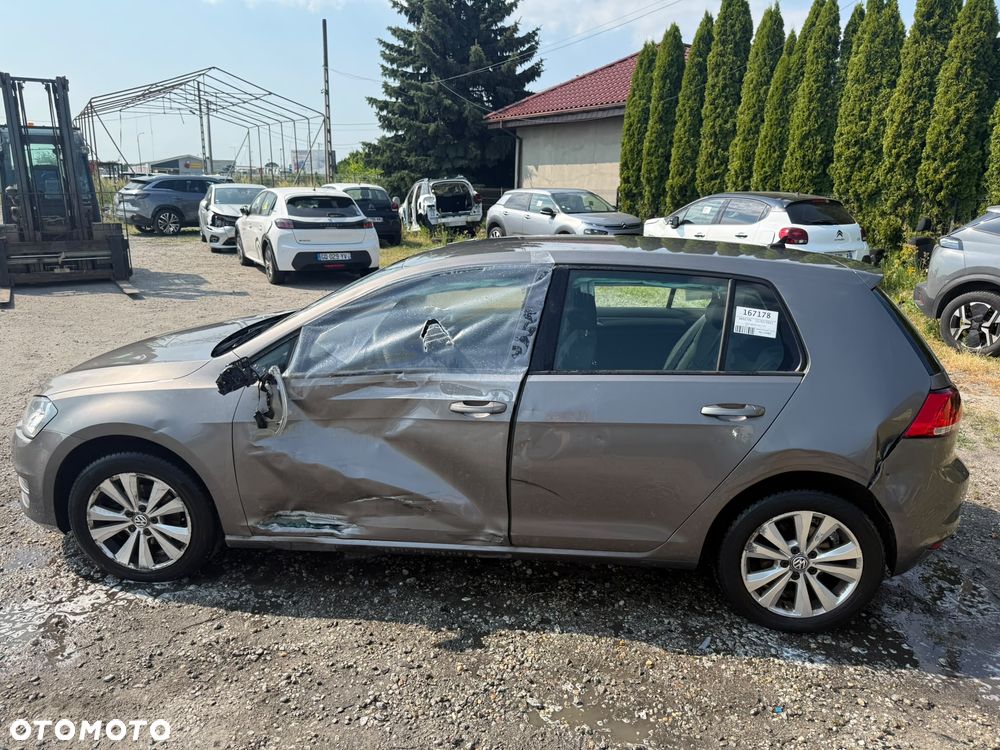 Volkswagen Golf - 6