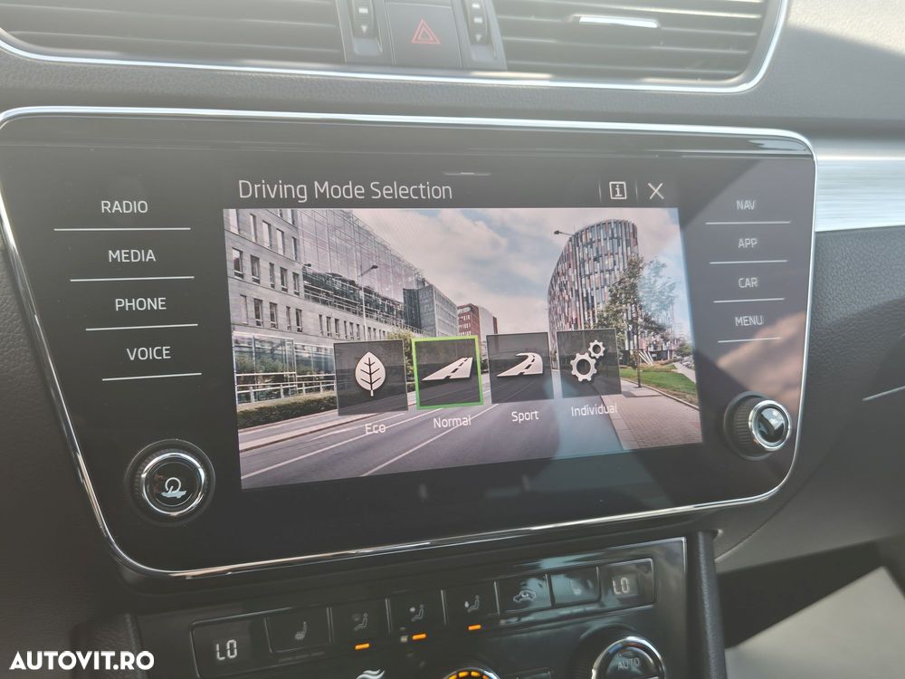 Skoda Superb 2.0 TDI DSG Ambition - 27
