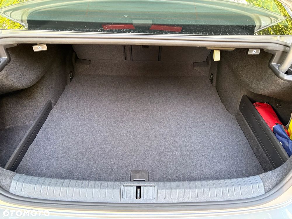 Volkswagen Passat 2.0 TDI EVO Elegance - 17