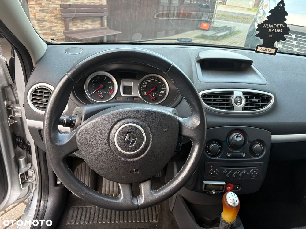 Renault Clio 1.2 16V Emotion - 5
