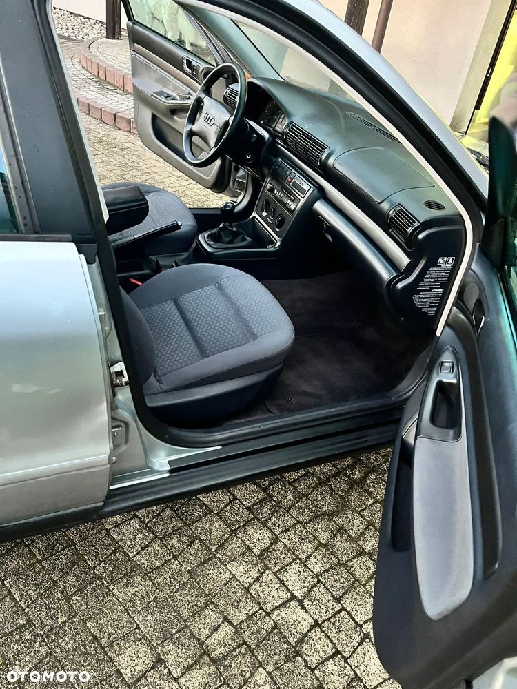 Audi A4 Limousine - 12