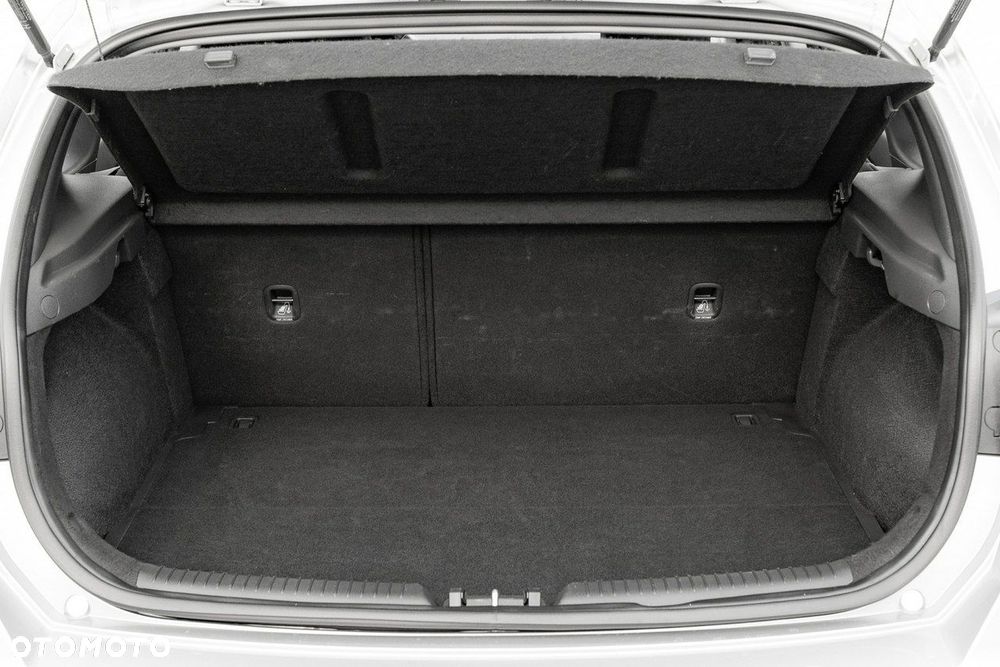 Hyundai i30 1.5 DPI Classic + - 26