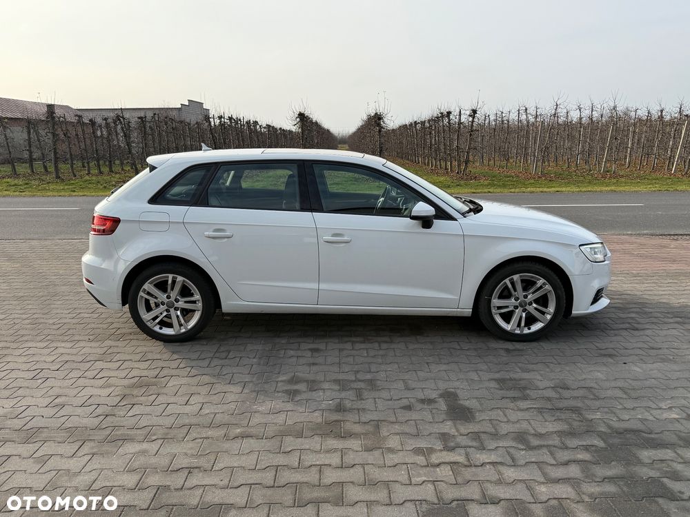 Audi A3 Sportback 1.6 TDI (clean diesel) S tronic Attraction - 3